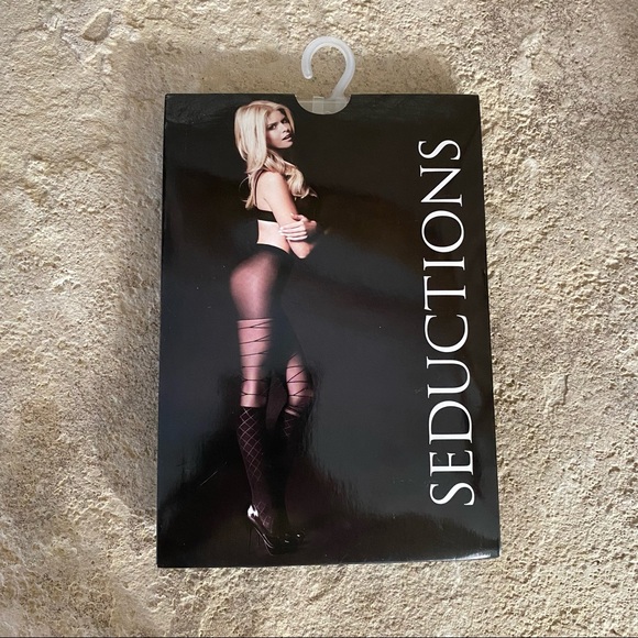 3 for $25. 💋Seductions zig zag cross multi pattern panty hose. - Picture 1 of 2
